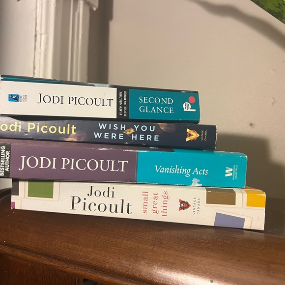 Jodi Picoult Accents Jodi Picoult Book Set 4 Selling Together